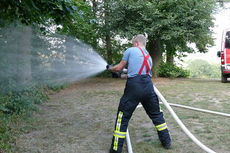 Naumburger Jugendfeuerwehr hilft an der Weingartenkapelle (Foto: Karl-Franz Thiede)